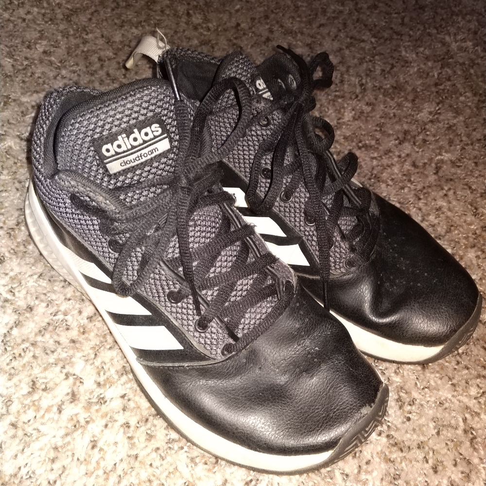 Men's used Adidas sneakers! Sz 9